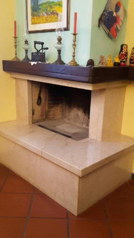 Lavoro di pulizia e ristrutturazione camini