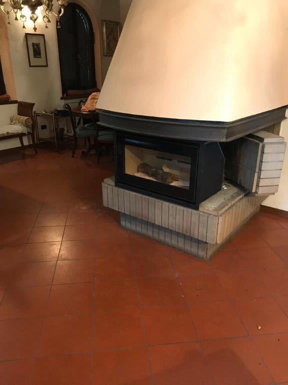 Lavoro di pulizia e ristrutturazione camini